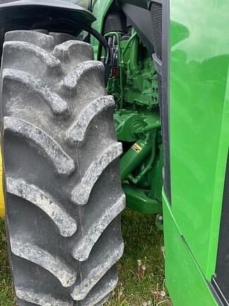 Image of John Deere 8R 310 equipment image 4