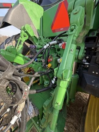 Image of John Deere 8R 310 equipment image 4