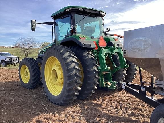 Image of John Deere 8R 310 equipment image 4
