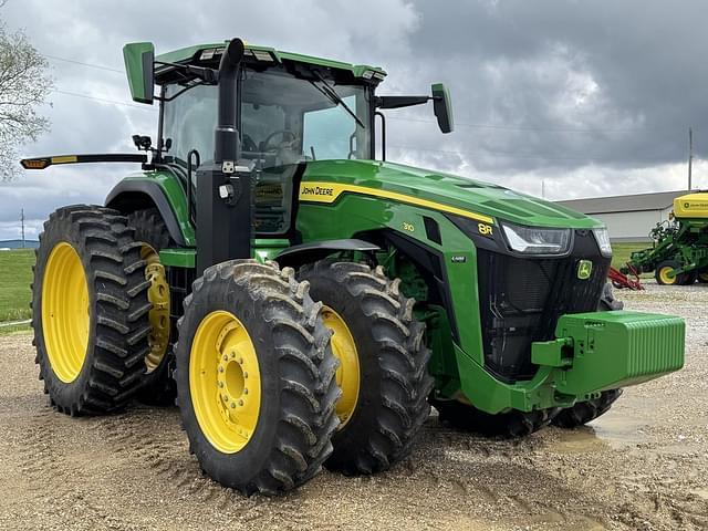 Image of John Deere 8R 310 equipment image 4