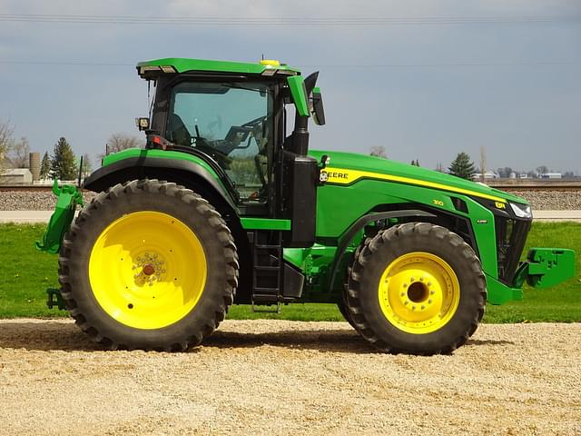 Image of John Deere 8R 310 equipment image 4