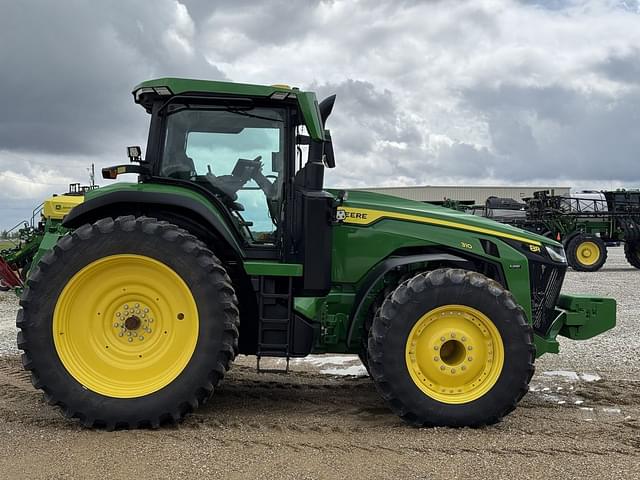 Image of John Deere 8R 310 equipment image 3