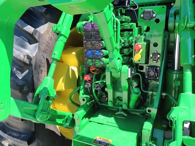 Image of John Deere 8R 310 equipment image 3