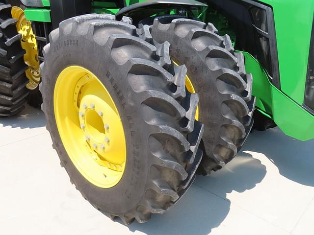 Image of John Deere 8R 310 equipment image 4