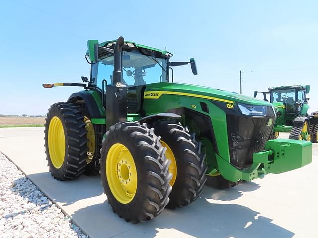 Image of John Deere 8R 310 equipment image 2