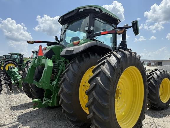 Image of John Deere 8R 310 equipment image 2