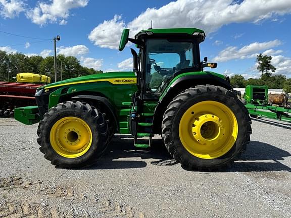 Image of John Deere 8R 310 equipment image 2