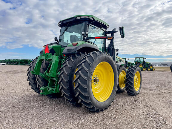 Image of John Deere 8R 310 equipment image 4