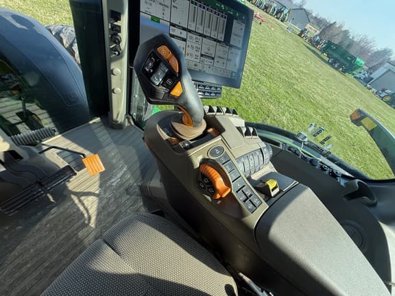 Image of John Deere 8R 310 equipment image 1