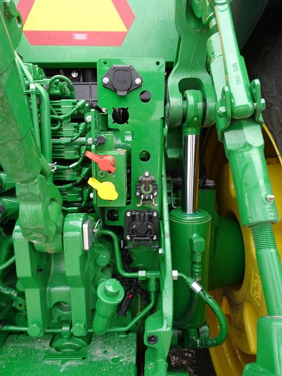 Image of John Deere 8R 310 equipment image 3