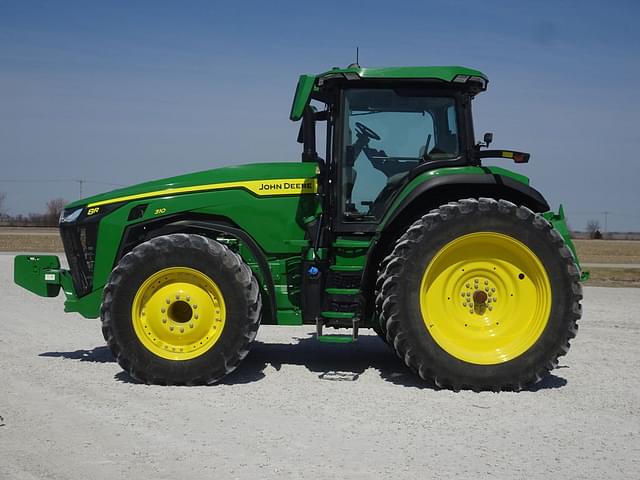 Image of John Deere 8R 310 equipment image 2
