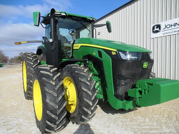 Image of John Deere 8R 310 equipment image 4