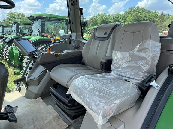 Image of John Deere 8R 310 equipment image 1