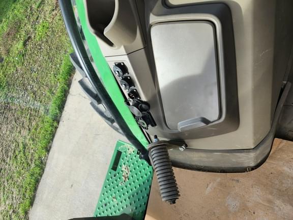 Image of John Deere 8R 310 equipment image 1