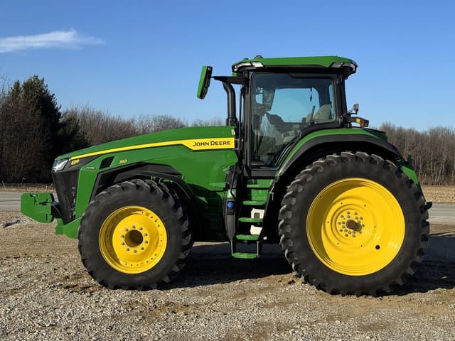 Image of John Deere 8R 310 equipment image 2