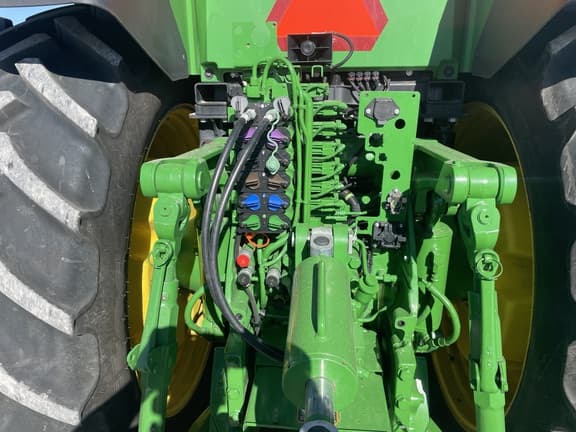 Image of John Deere 8R 310 equipment image 4