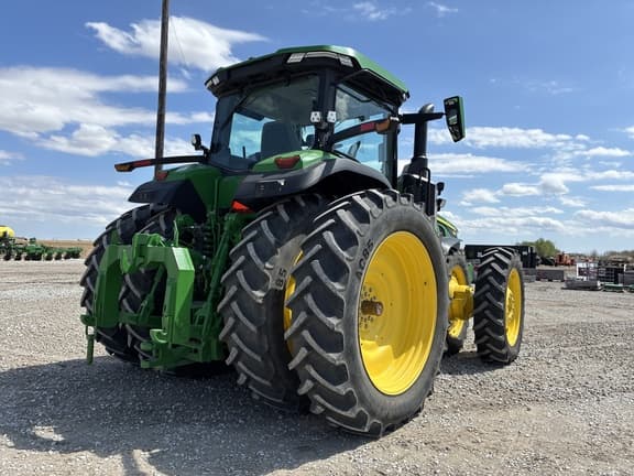 Image of John Deere 8R 310 equipment image 2