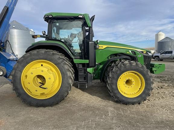 Image of John Deere 8R 310 equipment image 3