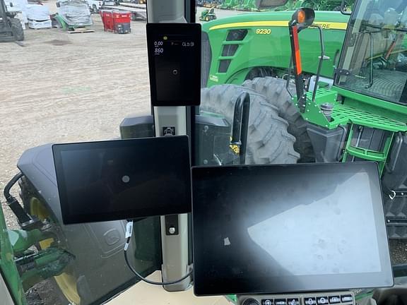 Image of John Deere 8R 310 equipment image 4