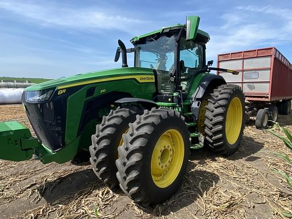 Image of John Deere 8R 310 equipment image 4