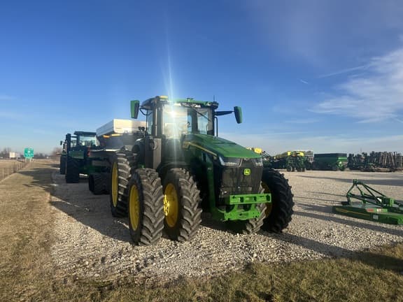 Image of John Deere 8R 310 equipment image 4