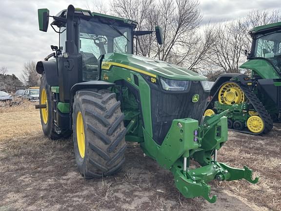 Image of John Deere 8R 310 equipment image 2