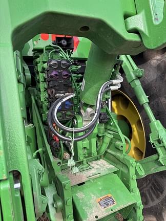 Image of John Deere 8R 310 equipment image 4