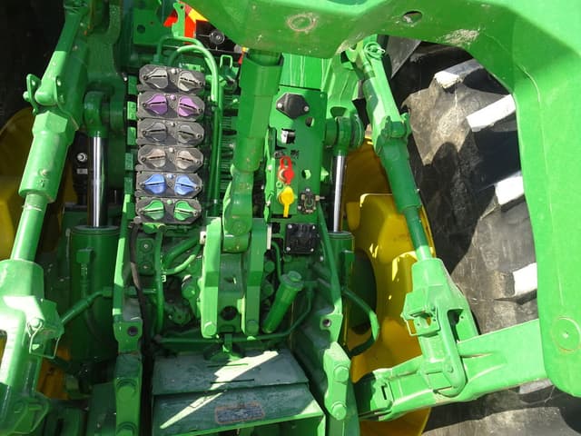 Image of John Deere 8R 310 equipment image 4