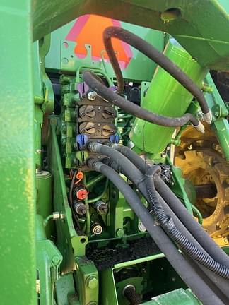 Image of John Deere 8R 310 equipment image 4