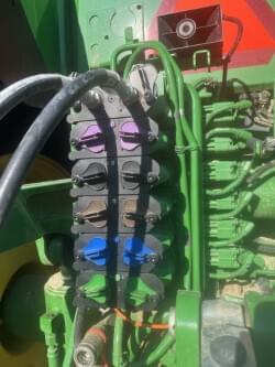 Image of John Deere 8R 310 equipment image 4