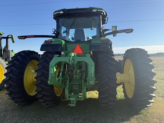 Image of John Deere 8R 310 equipment image 3