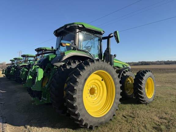 Image of John Deere 8R 310 equipment image 4