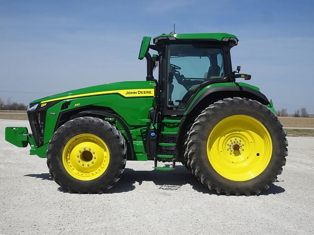 Image of John Deere 8R 310 equipment image 2