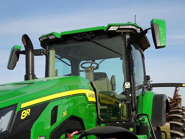 Image of John Deere 8R 310 equipment image 4