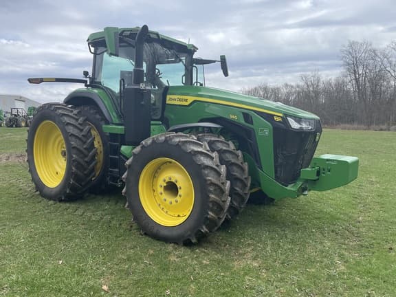 Image of John Deere 8R 340 equipment image 2