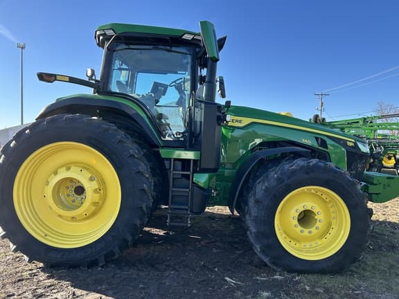 Image of John Deere 8R 340 equipment image 4