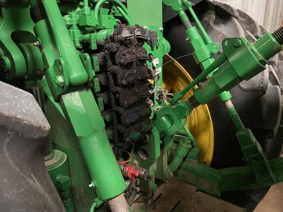 Image of John Deere 8R 340 equipment image 4