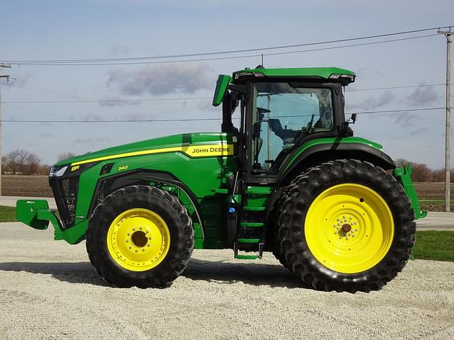 Image of John Deere 8R 340 equipment image 2