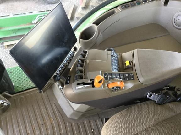 Image of John Deere 8R 340 equipment image 2