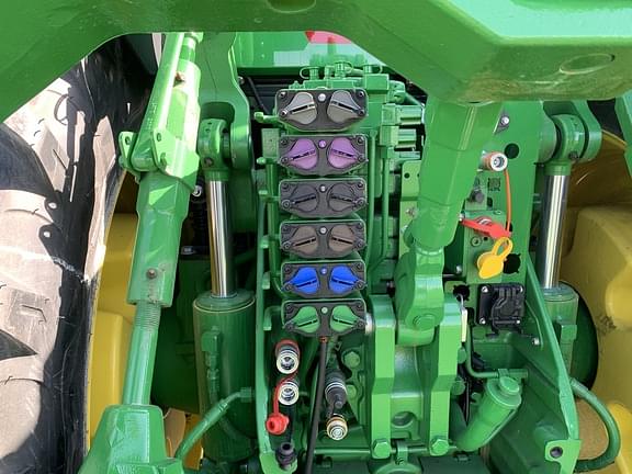 Image of John Deere 8R 340 equipment image 4