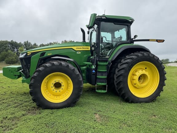 Image of John Deere 8R 340 equipment image 3