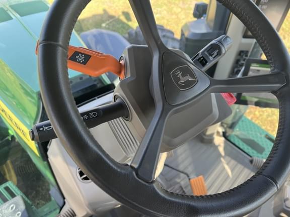 Image of John Deere 8R 340 equipment image 4