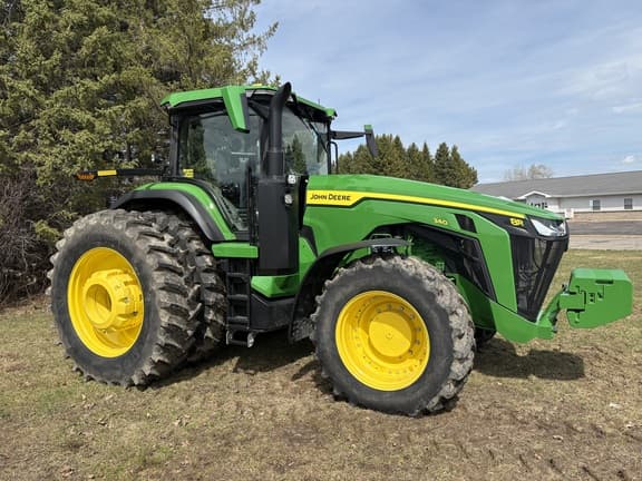 Image of John Deere 8R 340 equipment image 2