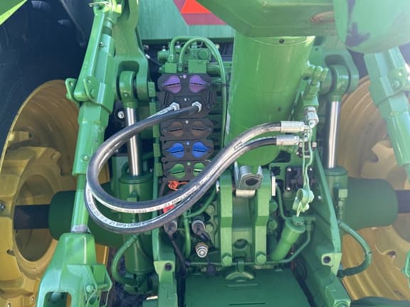 Image of John Deere 8R 340 equipment image 4