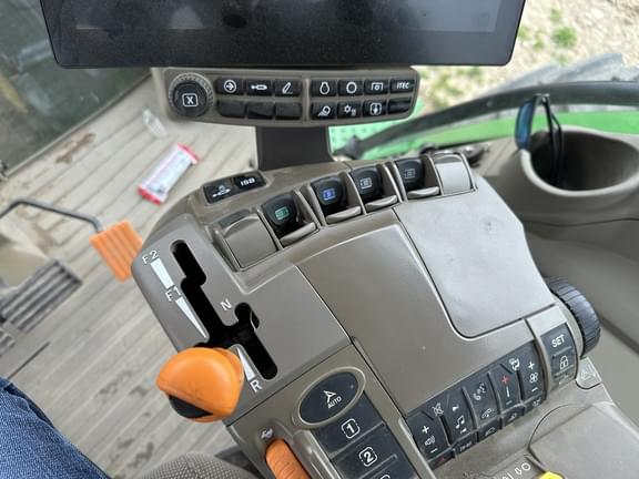 Image of John Deere 8R 340 equipment image 4