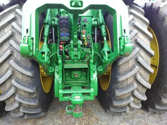 Image of John Deere 8R 340 equipment image 4