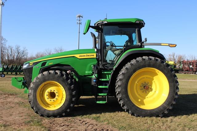 Image of John Deere 8R 340 equipment image 2
