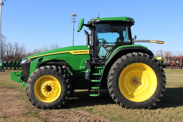 Image of John Deere 8R 340 equipment image 2