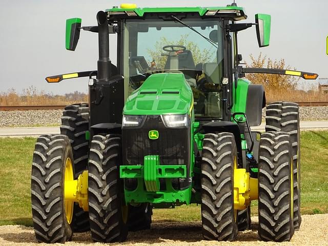 Image of John Deere 8R 340 equipment image 2