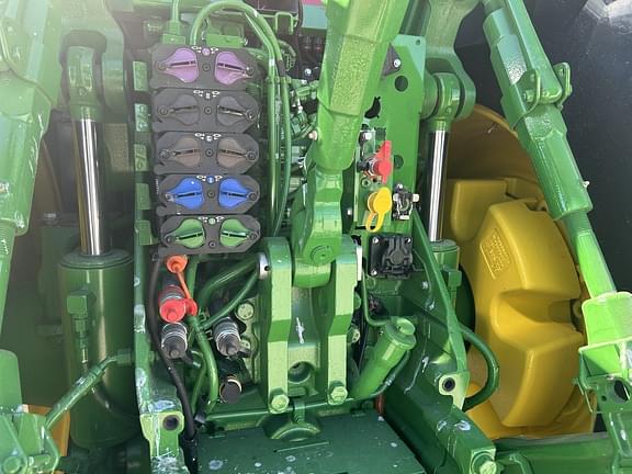 Image of John Deere 8R 340 equipment image 4